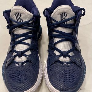 Nike Kyrie big kid size 5- basketball shoes